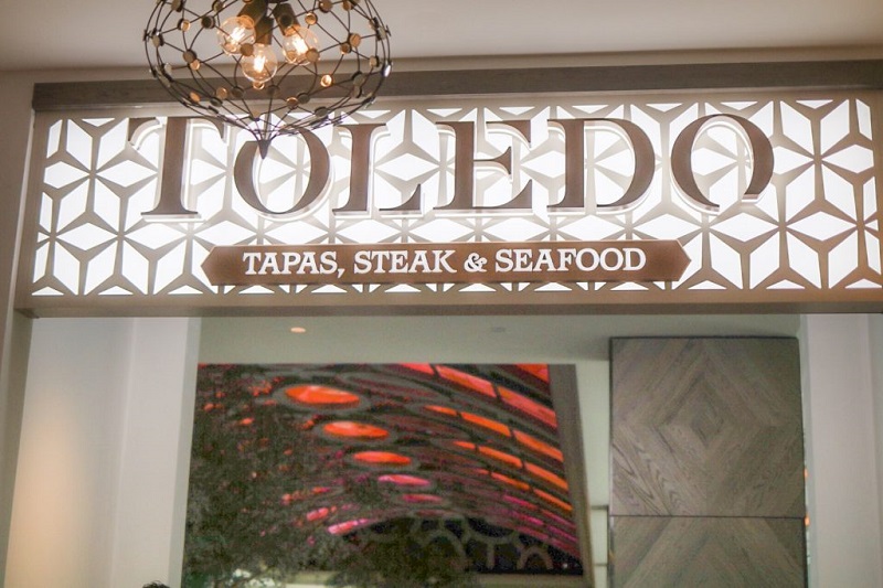 Entrada do restaurante Toledo de Tapas, Steak & Seafood na Disney Orlando