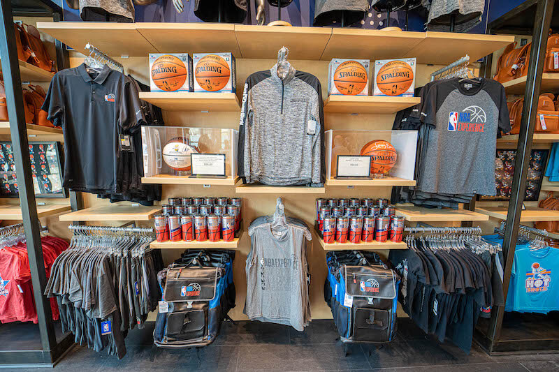 Produtos da Loja NBA Store na Disney Springs