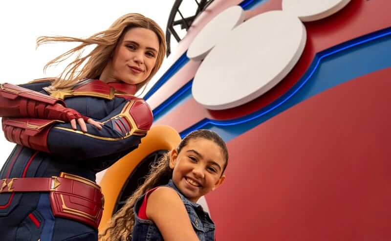 Capitã-Marvel no Cruzeiro Marvel Day at Sea da Disney Cruise Line em 2021
