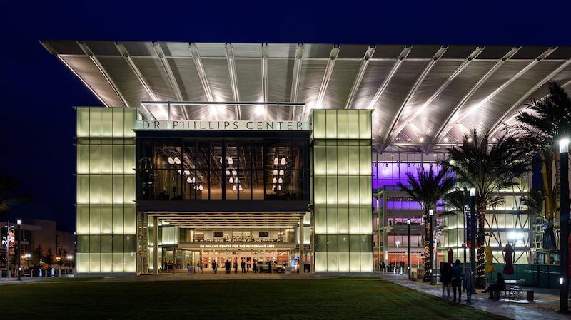 Visão externa do Dr. Phillips Center: o centro de artes cênicas de Orlando