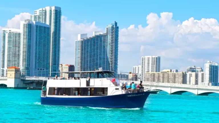 Passeio de barco pelas casas dos famosos em Miami