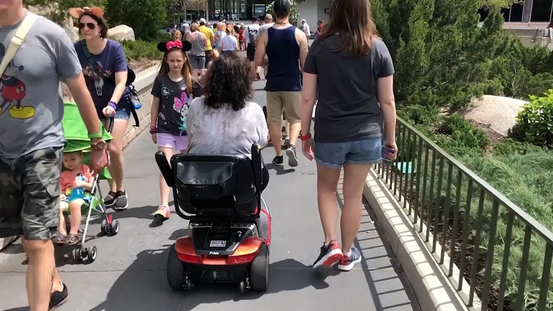 Usar scooters motorizadas nos parques de Orlando