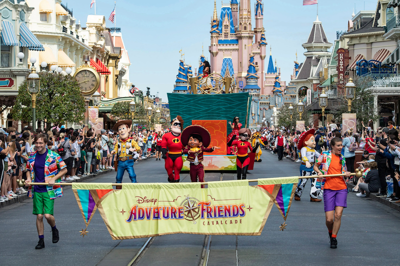 Desfile Disney Adventure Friends Cavalcade no Magic Kingdom em Orlando