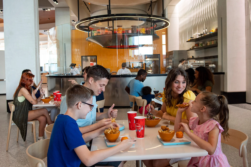 Refeição no Connections Cafe & Eatery na Disney Orlando