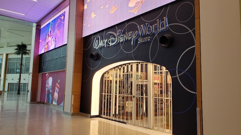 Fachada da loja Walt Disney World no Aeroporto de Orlando