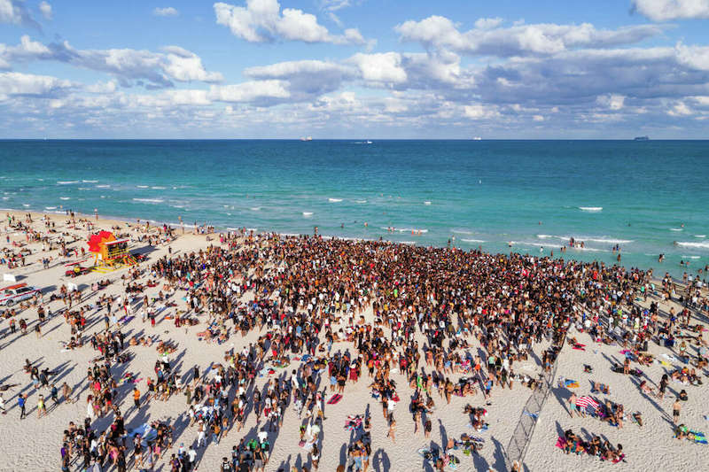 Lotação de pessoas em Miami Beach