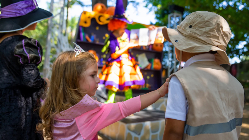 Crianças fantasiadas no Halloween Spooktacular no Busch Gardens Tampa