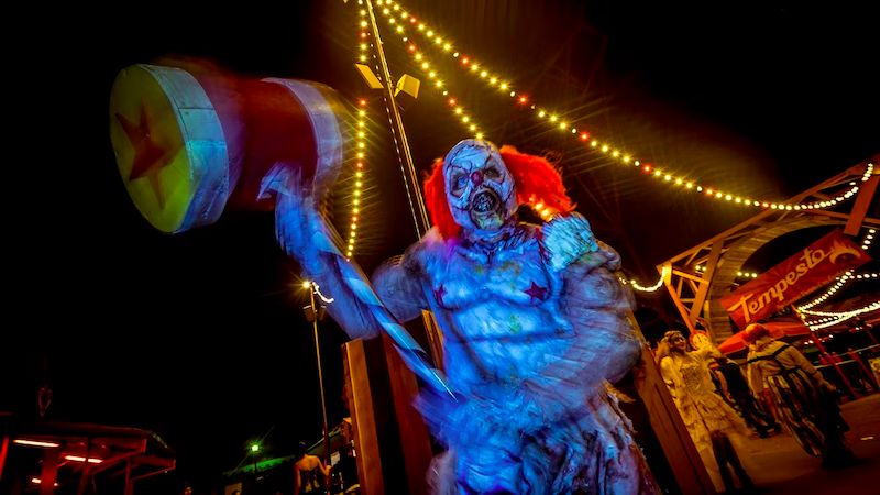 Palhaço assassino no Halloween Howl-O-Scream no Busch Gardens Tampa